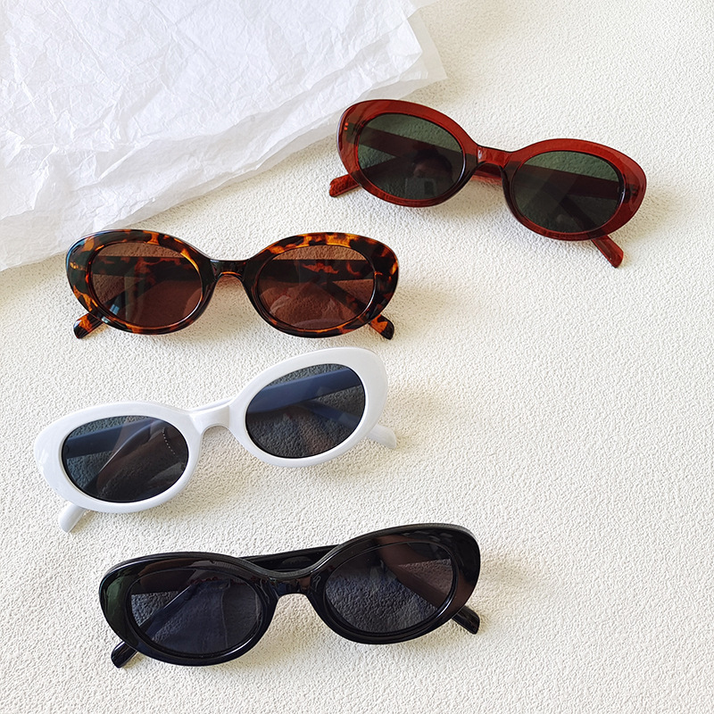 Vintage Fashion Brands - Vintage Small Oval Sunglasses for Women